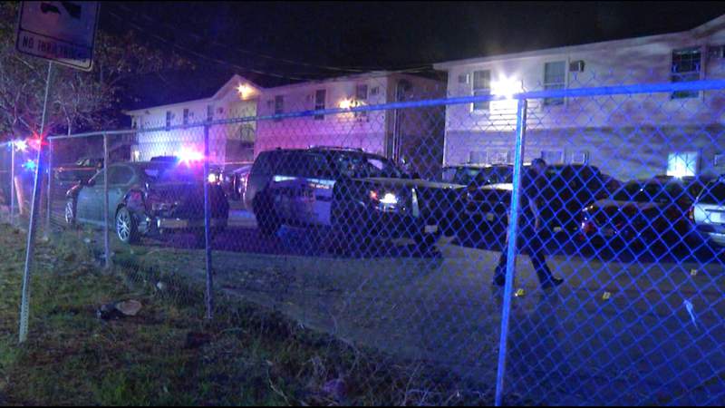 Man shot, killed in parking lot of Southwest Side apartment complex, police say