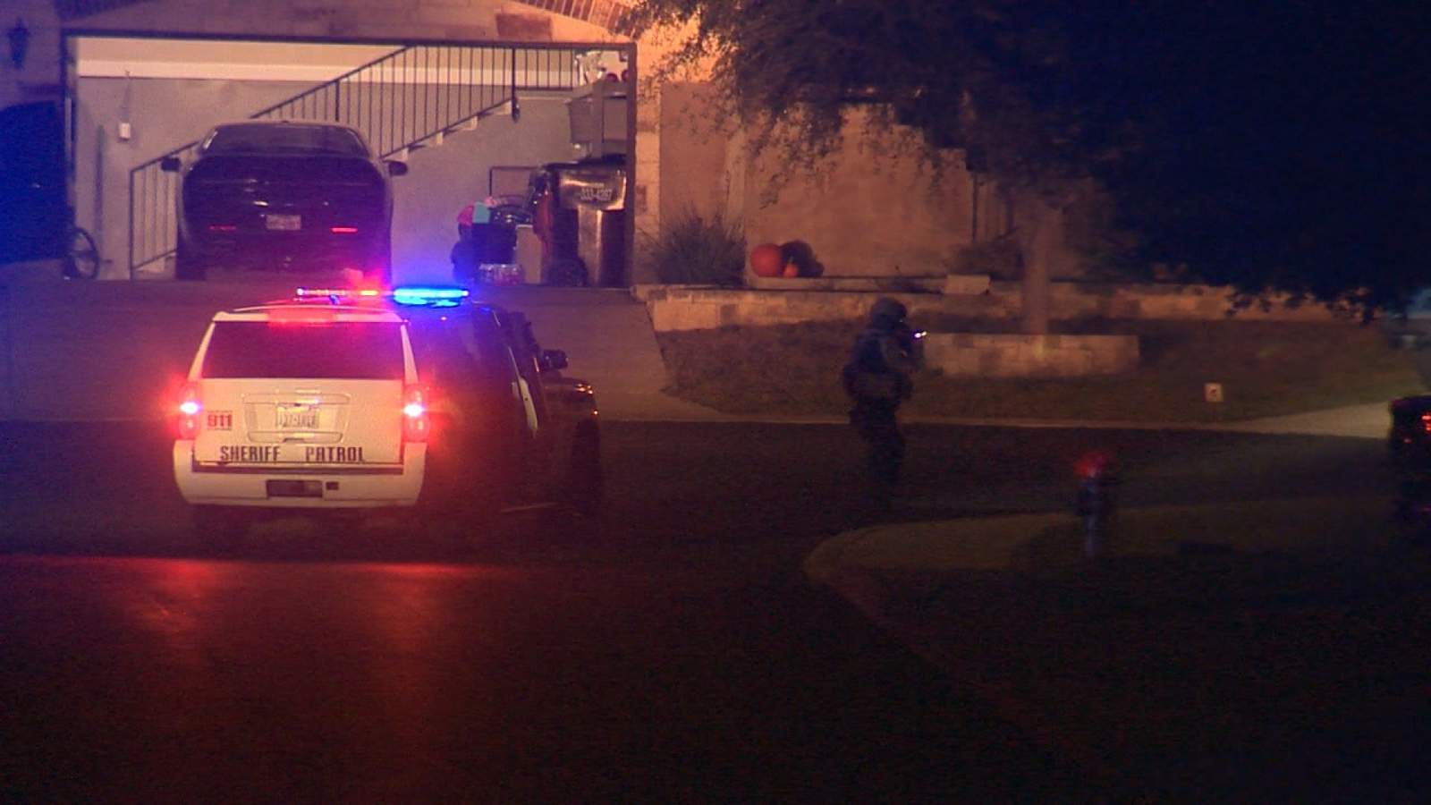 1 dead, 1 in critical condition after shooting, standoff in West Bexar County home