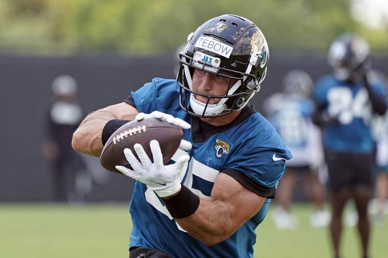 Tim Tebow 'has improved' since making TE debut with Jaguars
