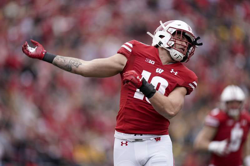 Defense carries Wisconsin to 27-7 triumph over No. 9 Iowa