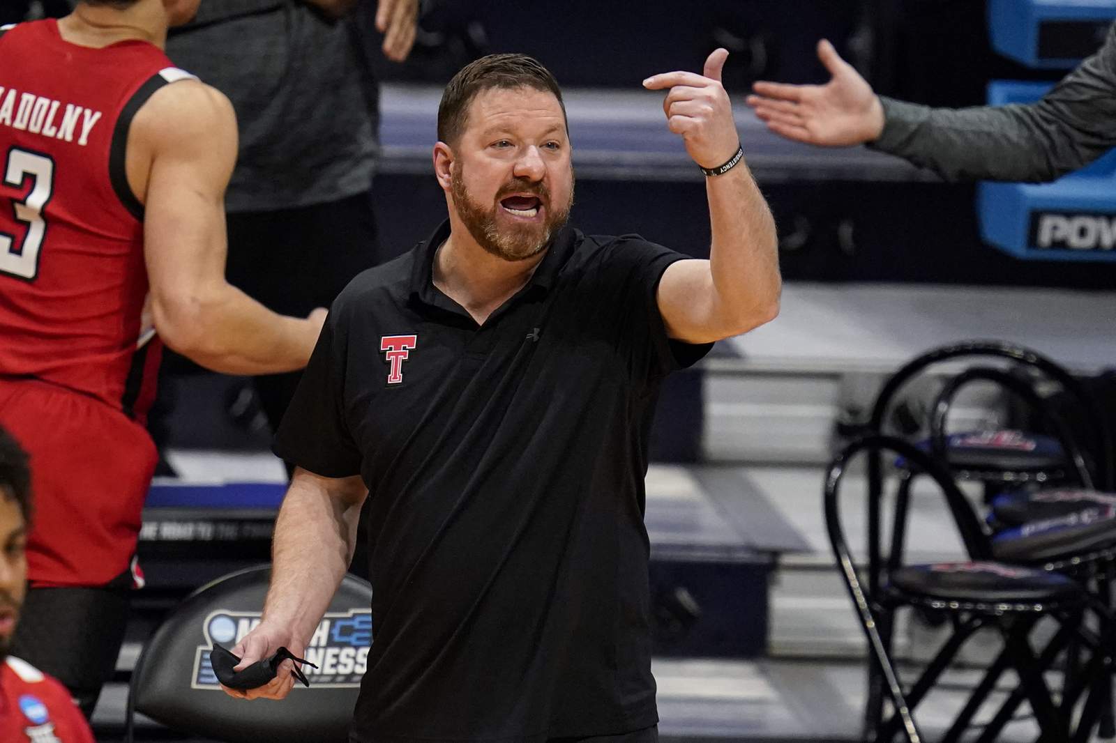 Texas officially names Chris Beard as new men’s basketball coach