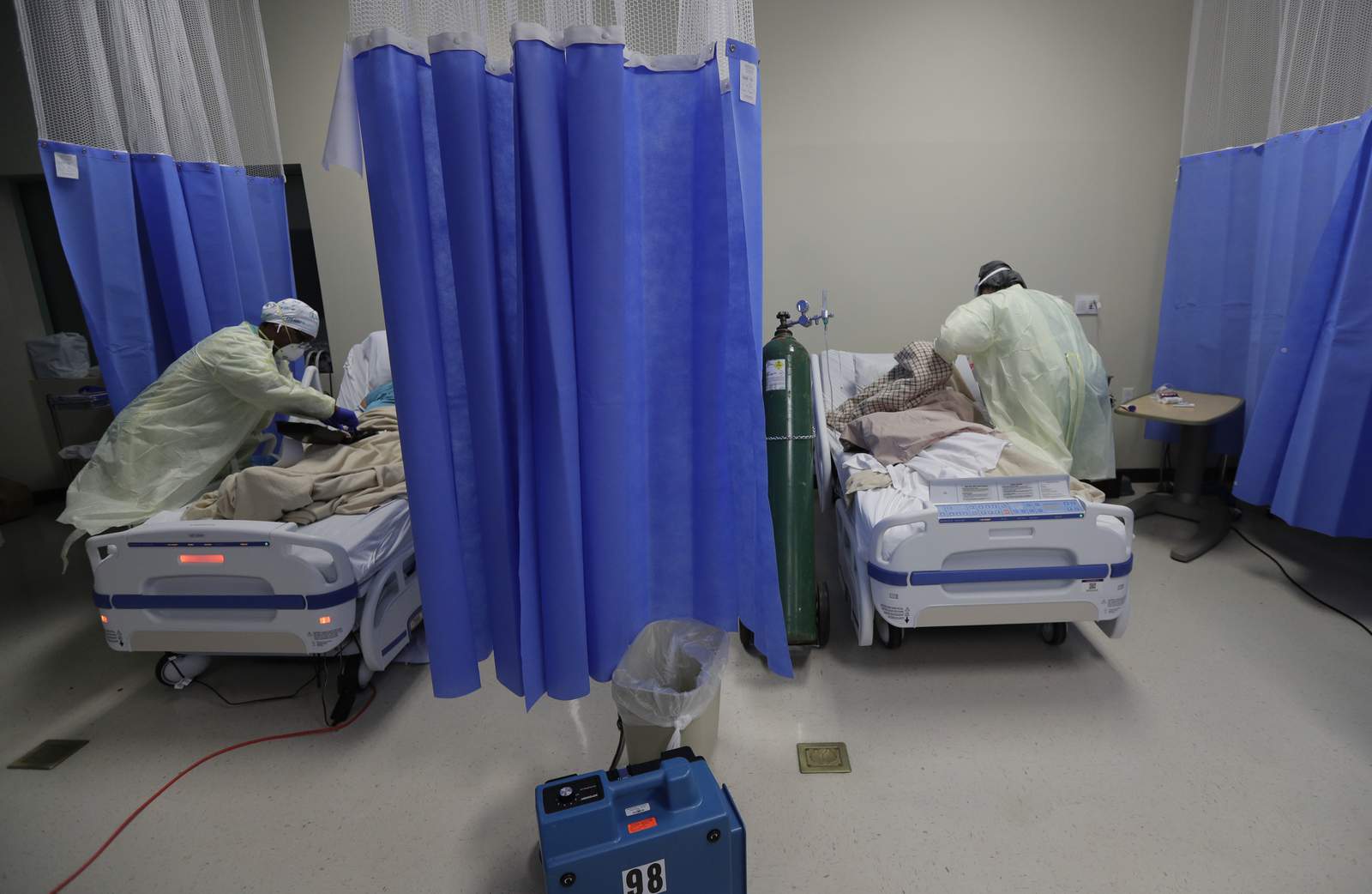 COVID-19 hospitalizations in Texas dip below 5,000 for the first time since June, state reports