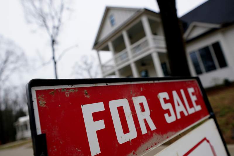 US average mortgage rates under 3% for first time since Feb.