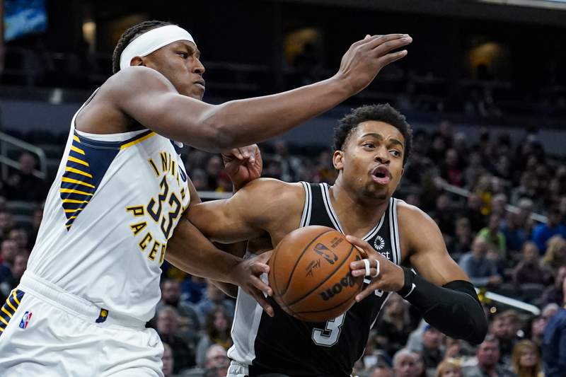Pacers snap 4-game losing streak, rout Spurs 131-118