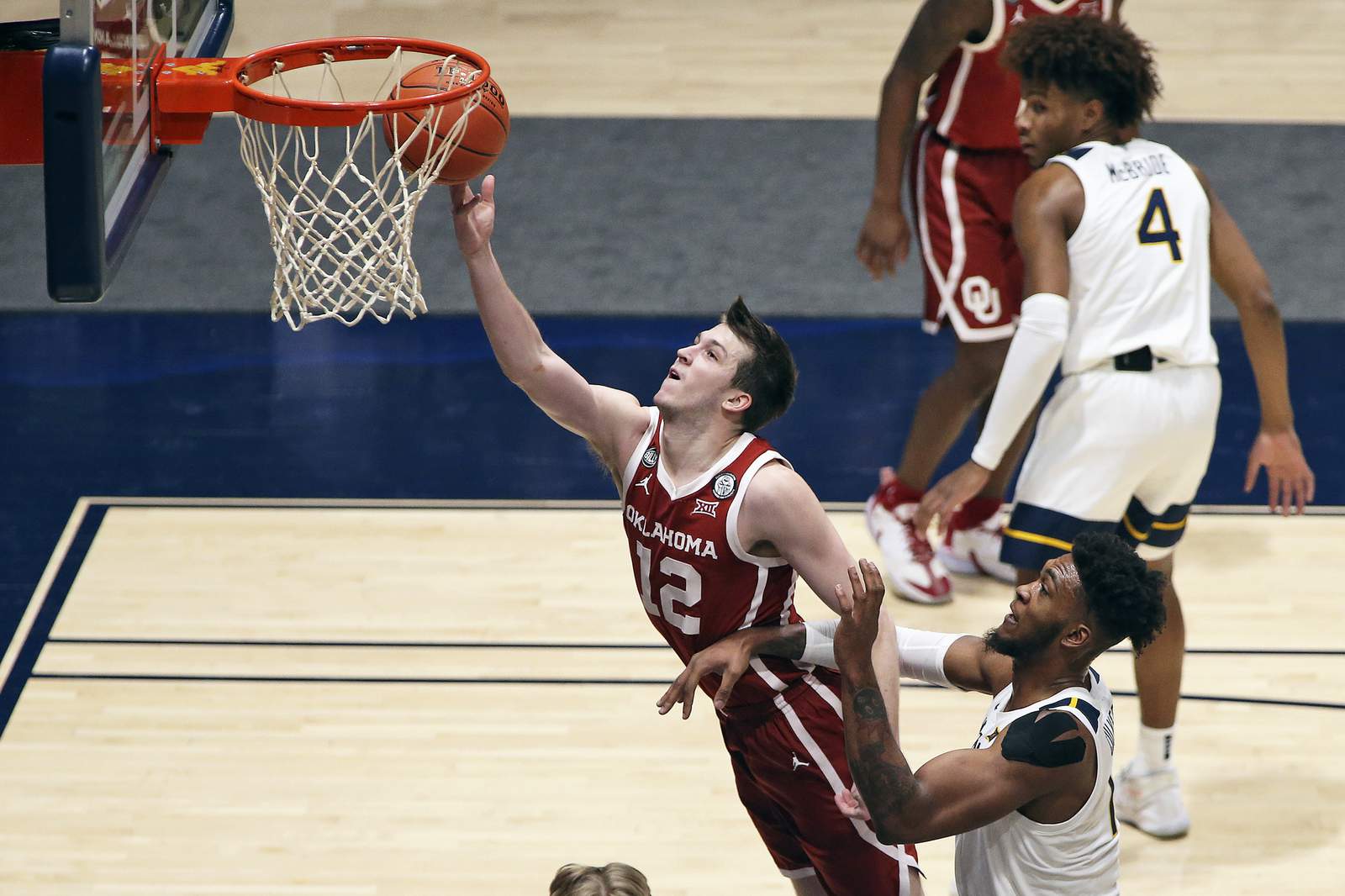 Reaves lifts No. 12 Oklahoma over No. 14 WVU 91-90 in 2OT