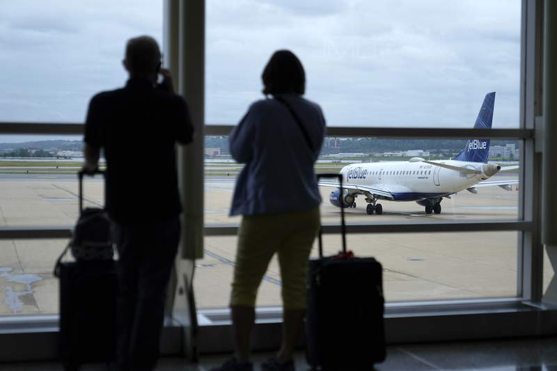 Key lawmaker quizzes airlines on delays, worker shortages