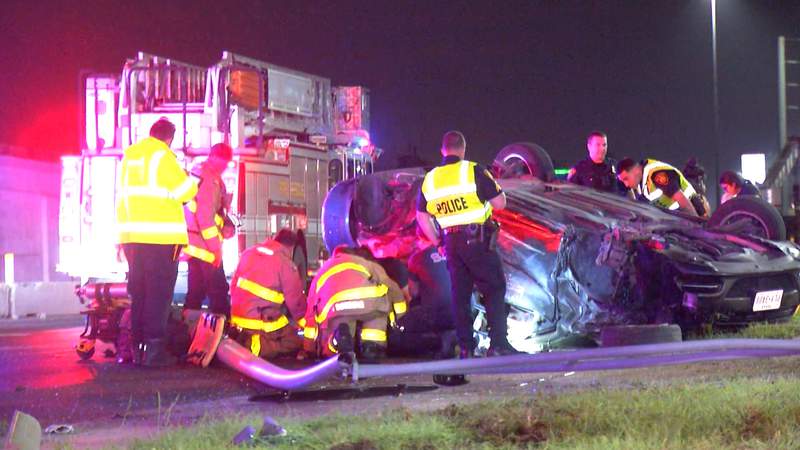 SAPD: 2 women hospitalized in rollover crash on city’s far West Side
