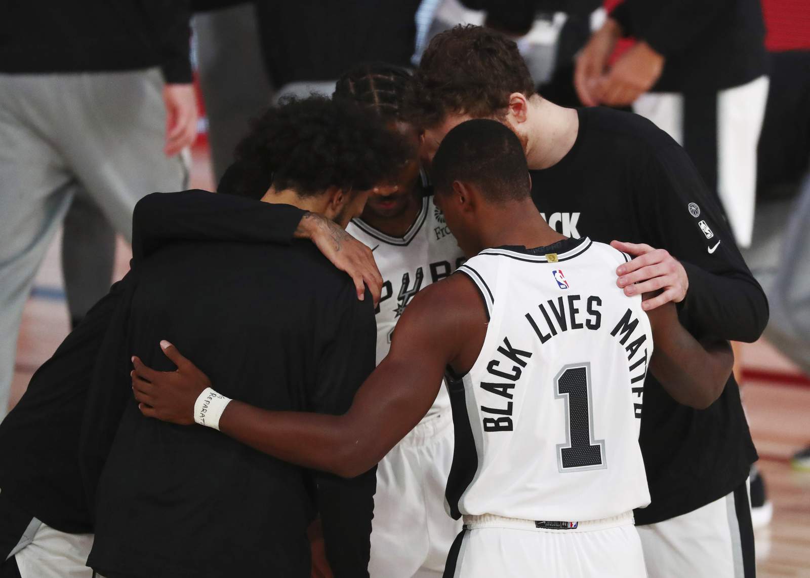 Spurs miss NBA playoffs for first time since 1997