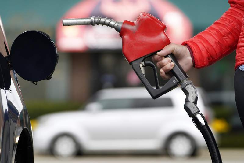 Average US price of gas jumps 8 cents per gallon to $3.10