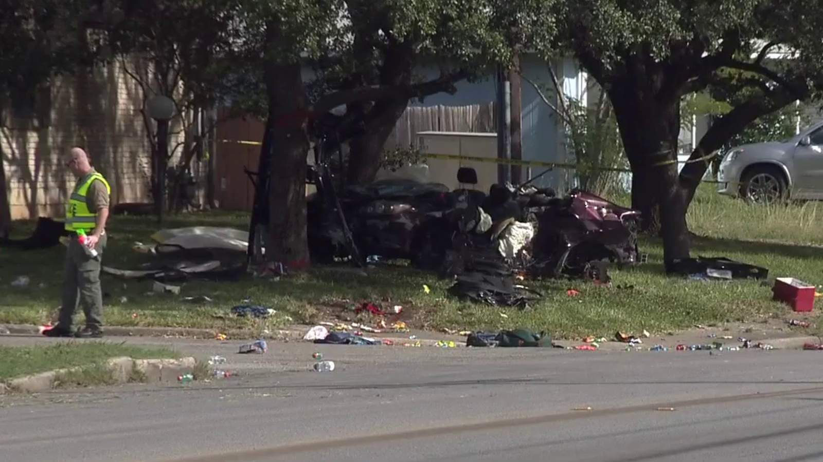 2 dead, 5 hospitalized after major multi-vehicle crash on North Side, San Antonio police say