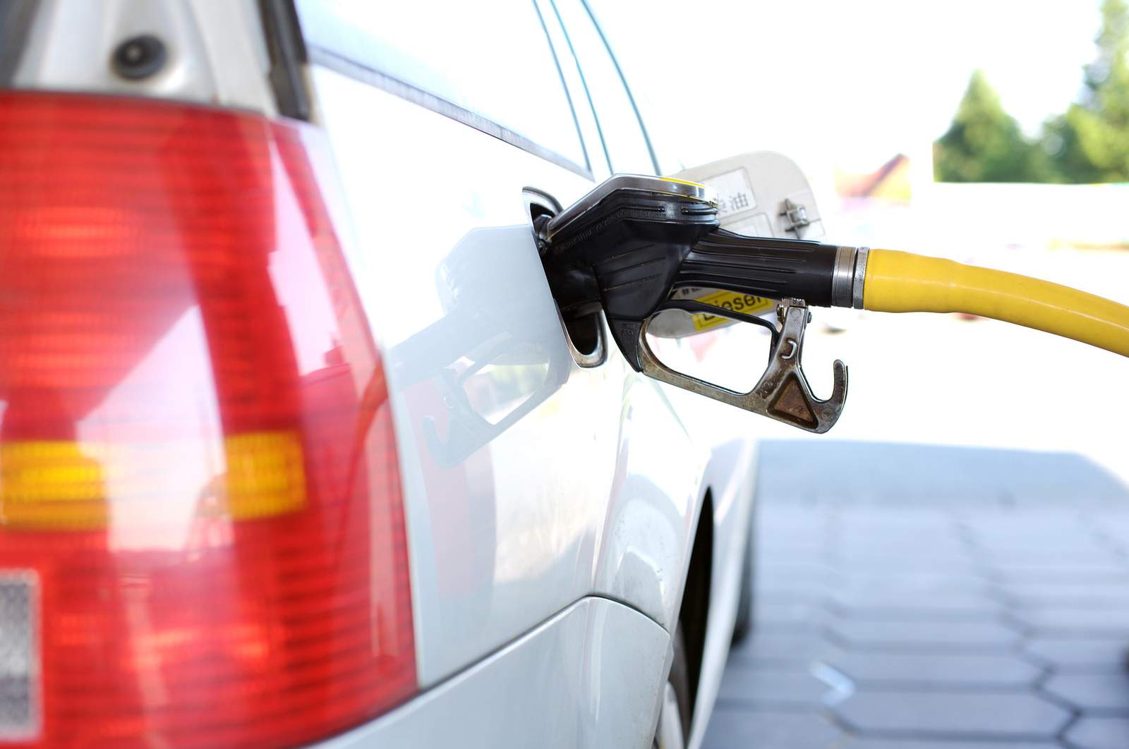 Average US price of gas up 4 cents a gallon to $2.22