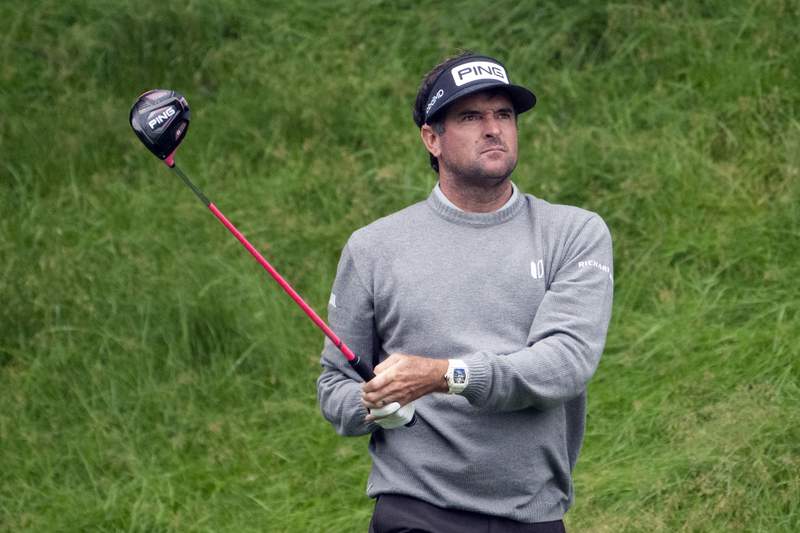 Bubba Watson overcomes snapped driver to take Travelers lead