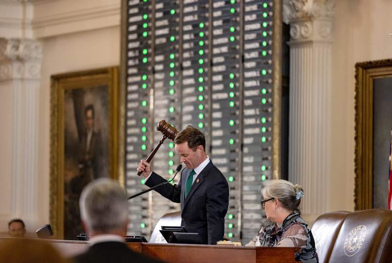 Texas House, just shy of a quorum, issues order to lock members inside the chamber