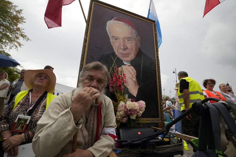 Polish nun, cardinal who defied communism are beatified