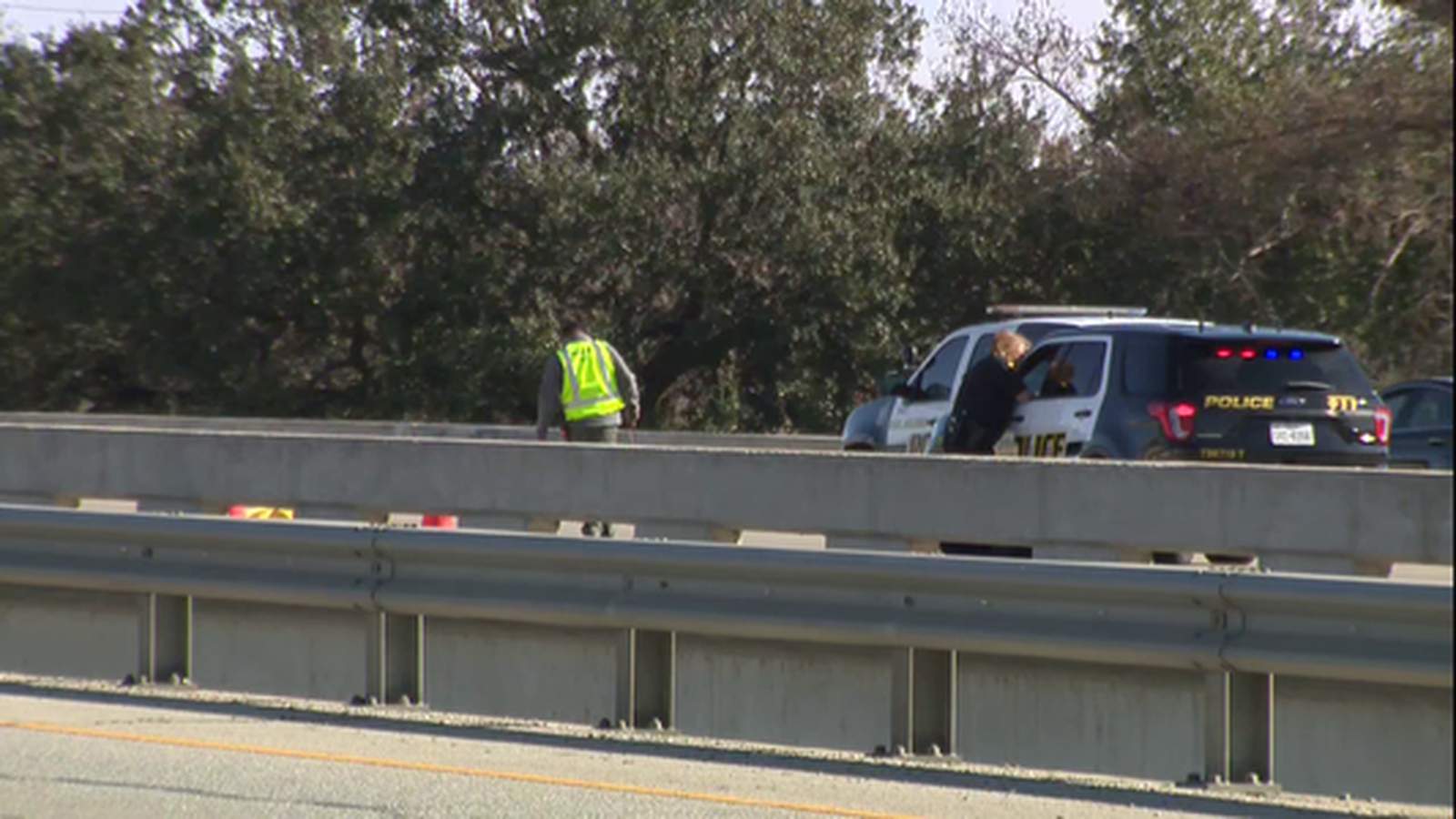 VIDEO: I-35 lanes shut down in SW SA after pedestrian fatality - clipped version