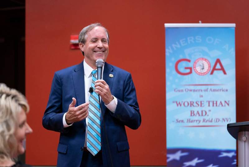 Lawyers prosecuting Texas Attorney General Ken Paxton’s fraud case challenge decision to move trial back to his home county