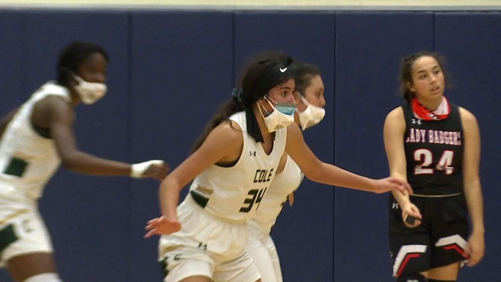 Cole girls use fourth-quarter surge to knock off Karnes City in Area Round