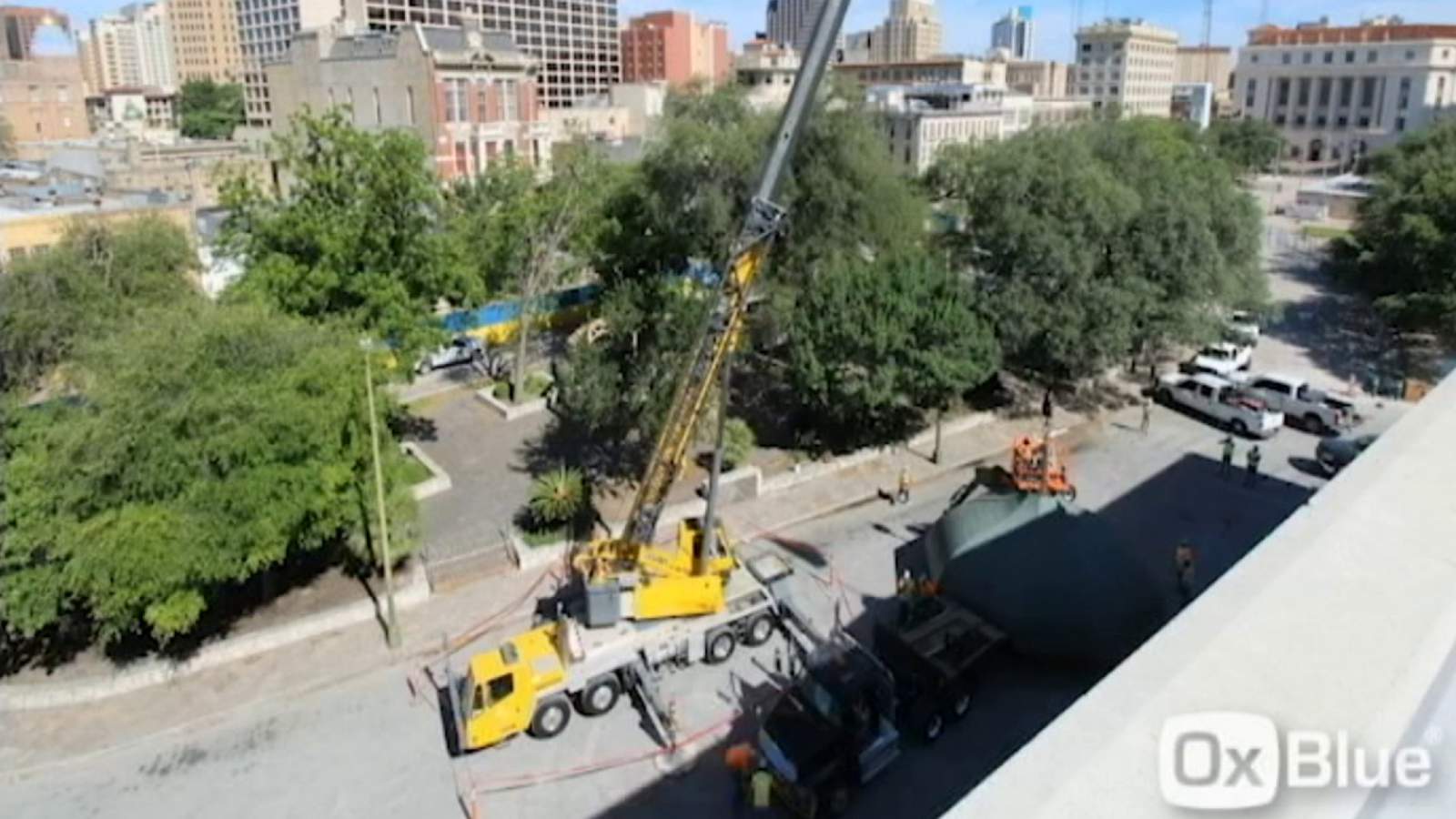 Watch: Crews begin dismantling famous bandstand at Alamo Plaza