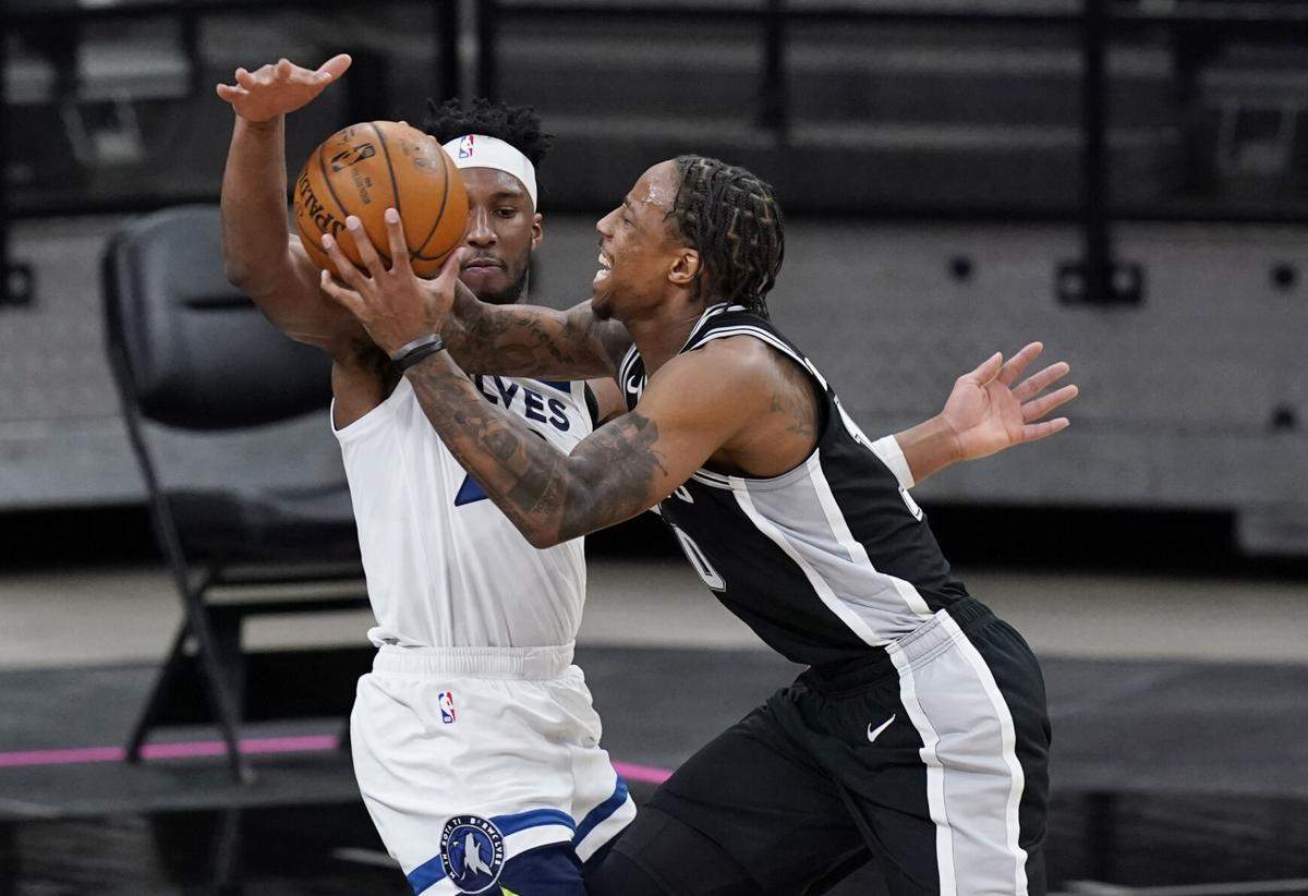 Spurs rally in final minutes to upend Timberwolves, 111-108