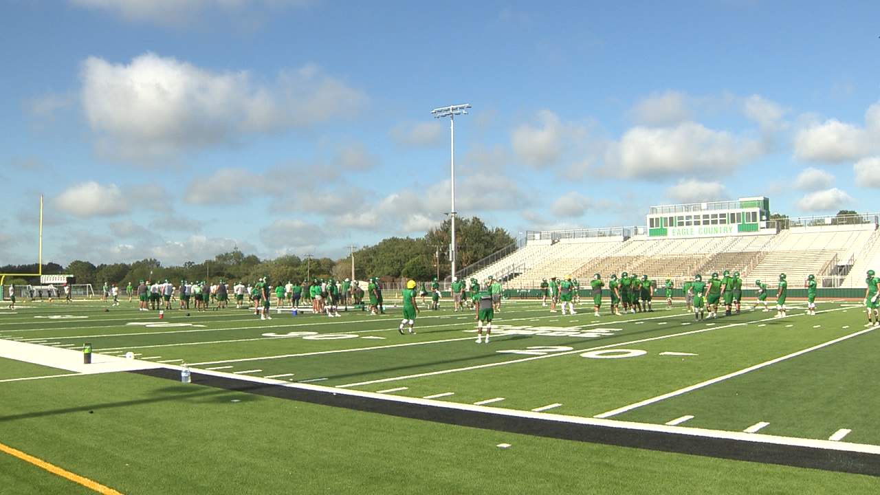 Pleasanton ISD suspends football practices after positive COVID-19 test