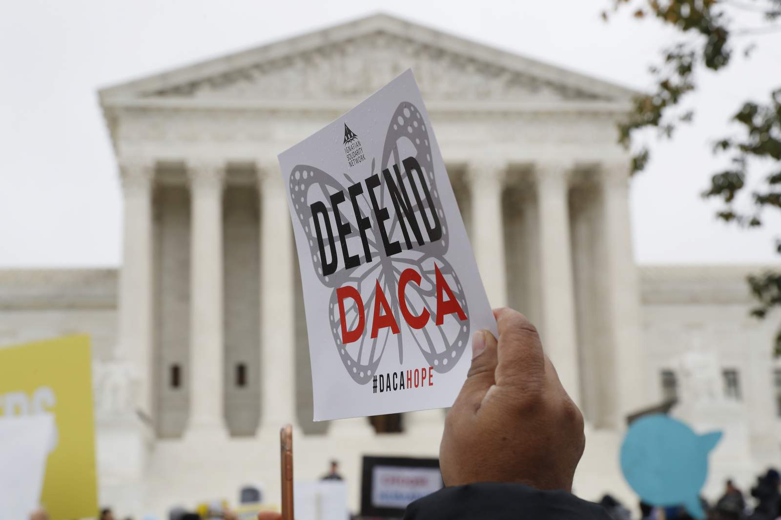 Judge: Trump administration must take new DACA applications