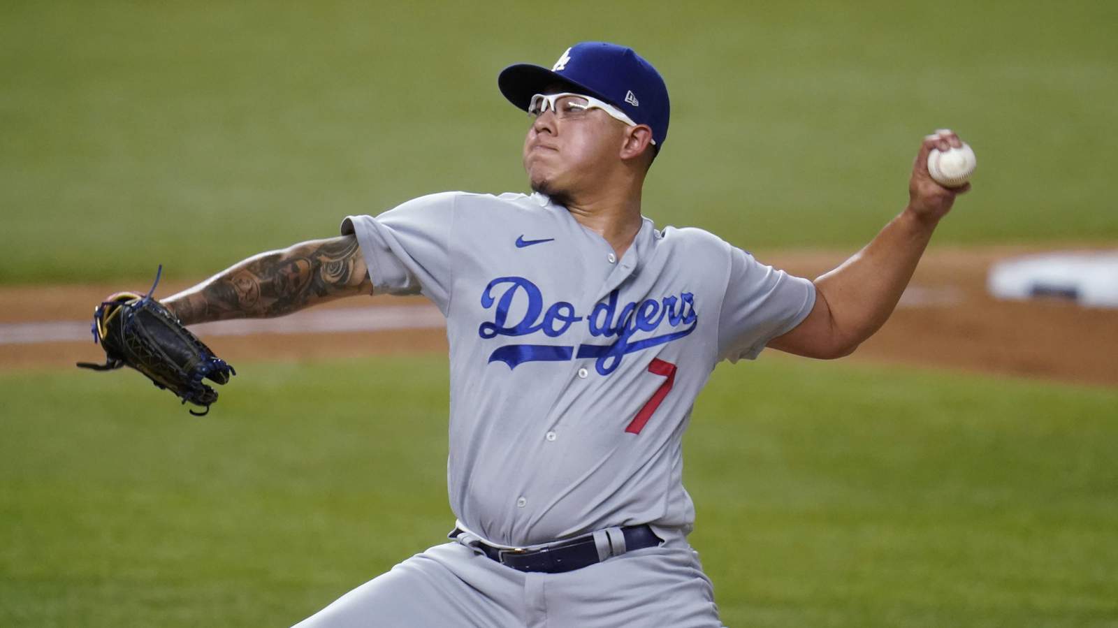 LEADING OFF: Down 0-2 in NLCS, Dodgers turn to Urías