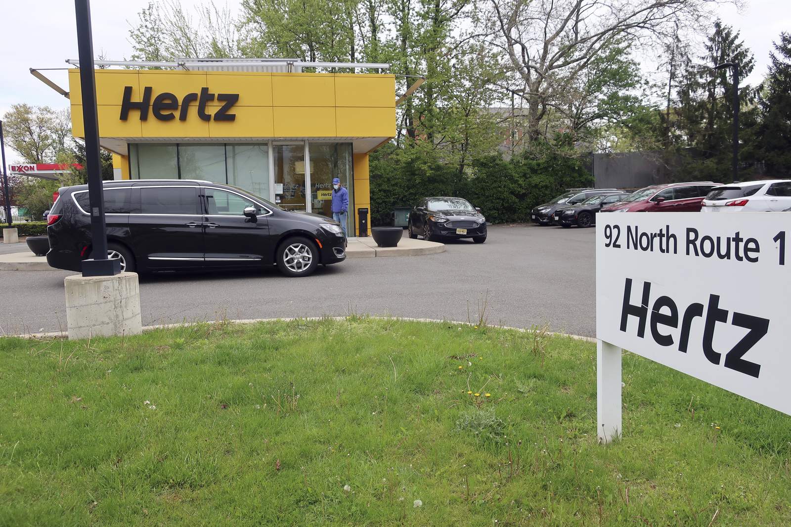 Hertz is selling its cars below market value after bankruptcy announcement