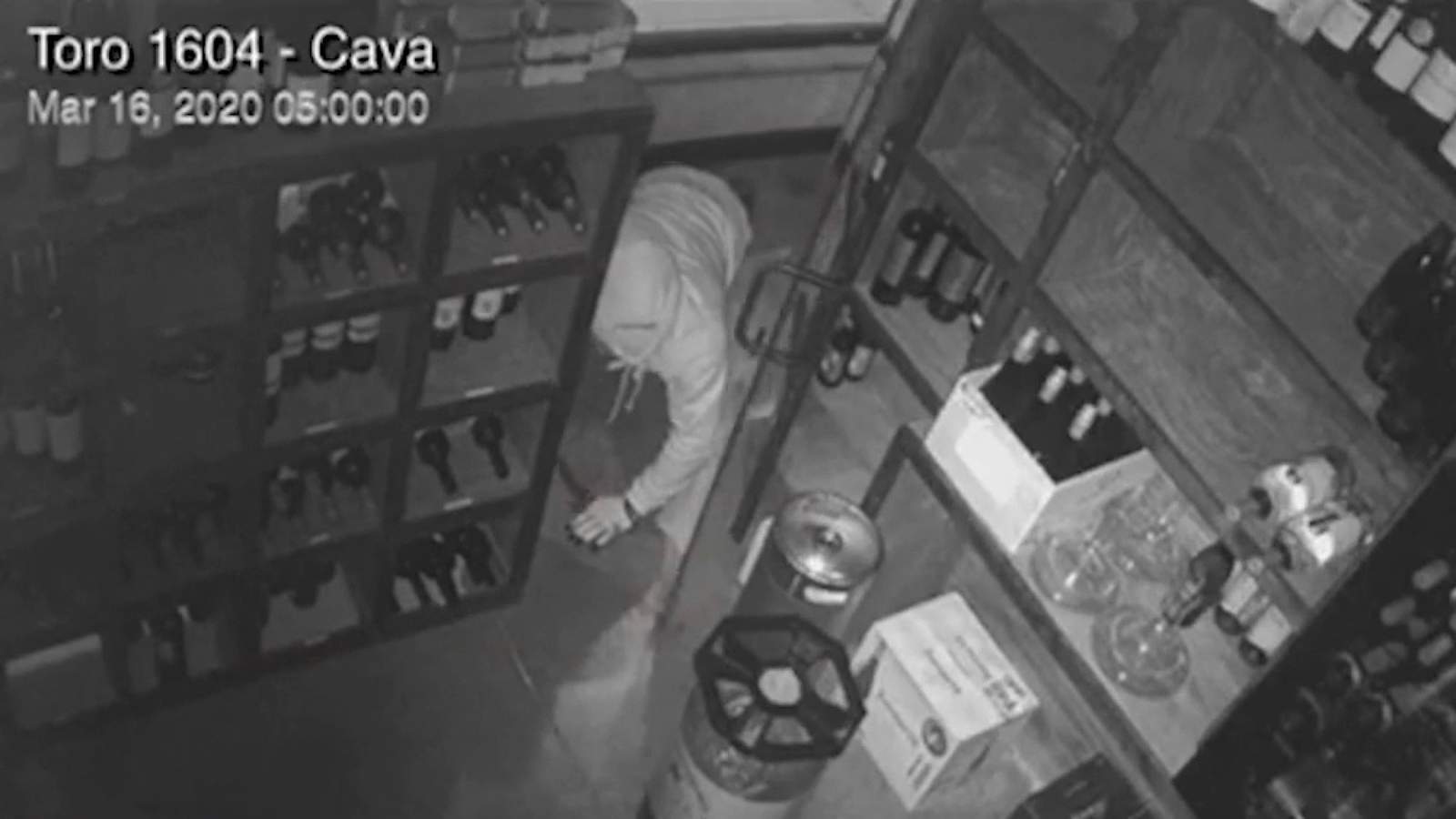 Burglars steal food, money from North Side restaurant