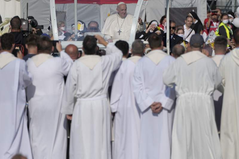 Pope urges compassion as he wraps Slovakia pilgrimage