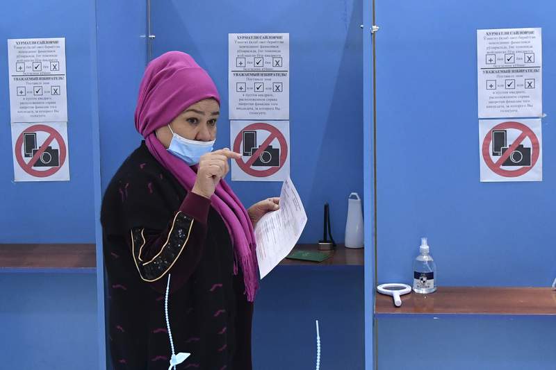 Uzbek president heading toward landslide win in elections