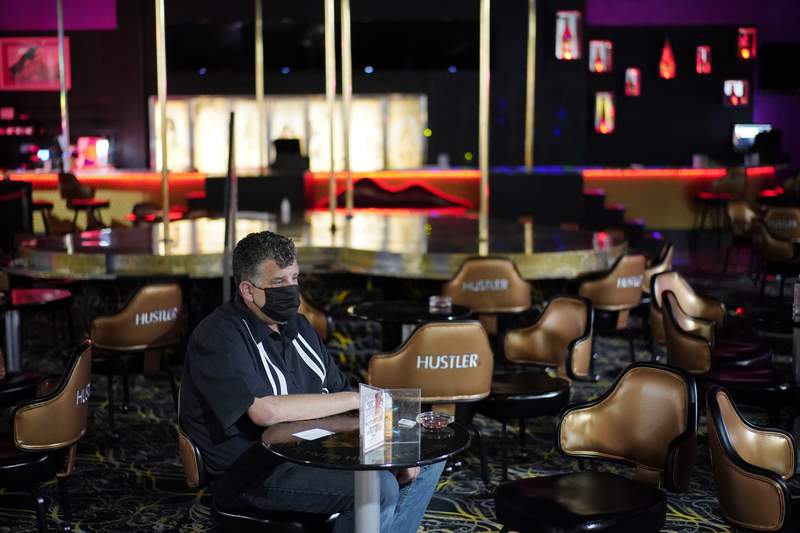 Las Vegas officials hold pop-up vaccine clinic at strip club