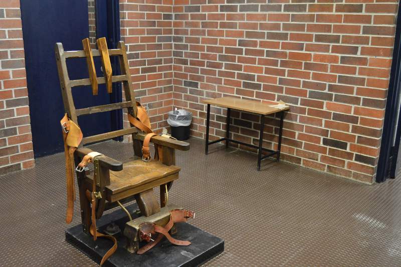 New law makes inmates choose between electric chair or firing squad