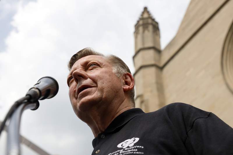 Chicago priest Pfleger reinstated after abuse investigation