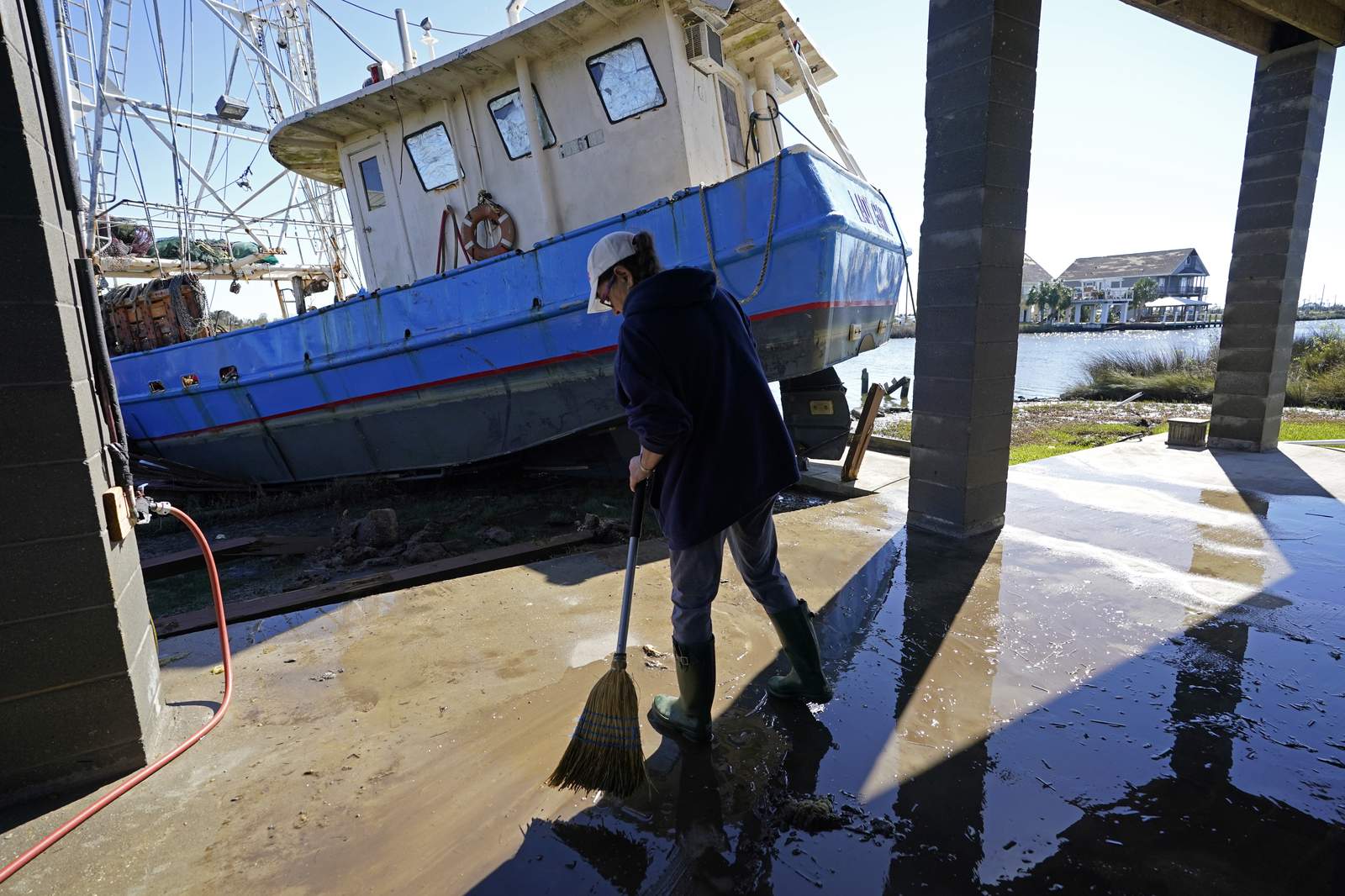 Zeta soaks Southeast after swamping Gulf Coast; 6 dead