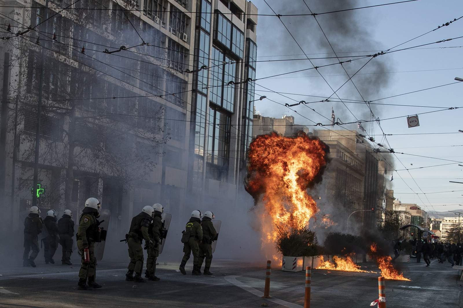 Greece: "Lockdown fatigue" blamed for fueling mass protests