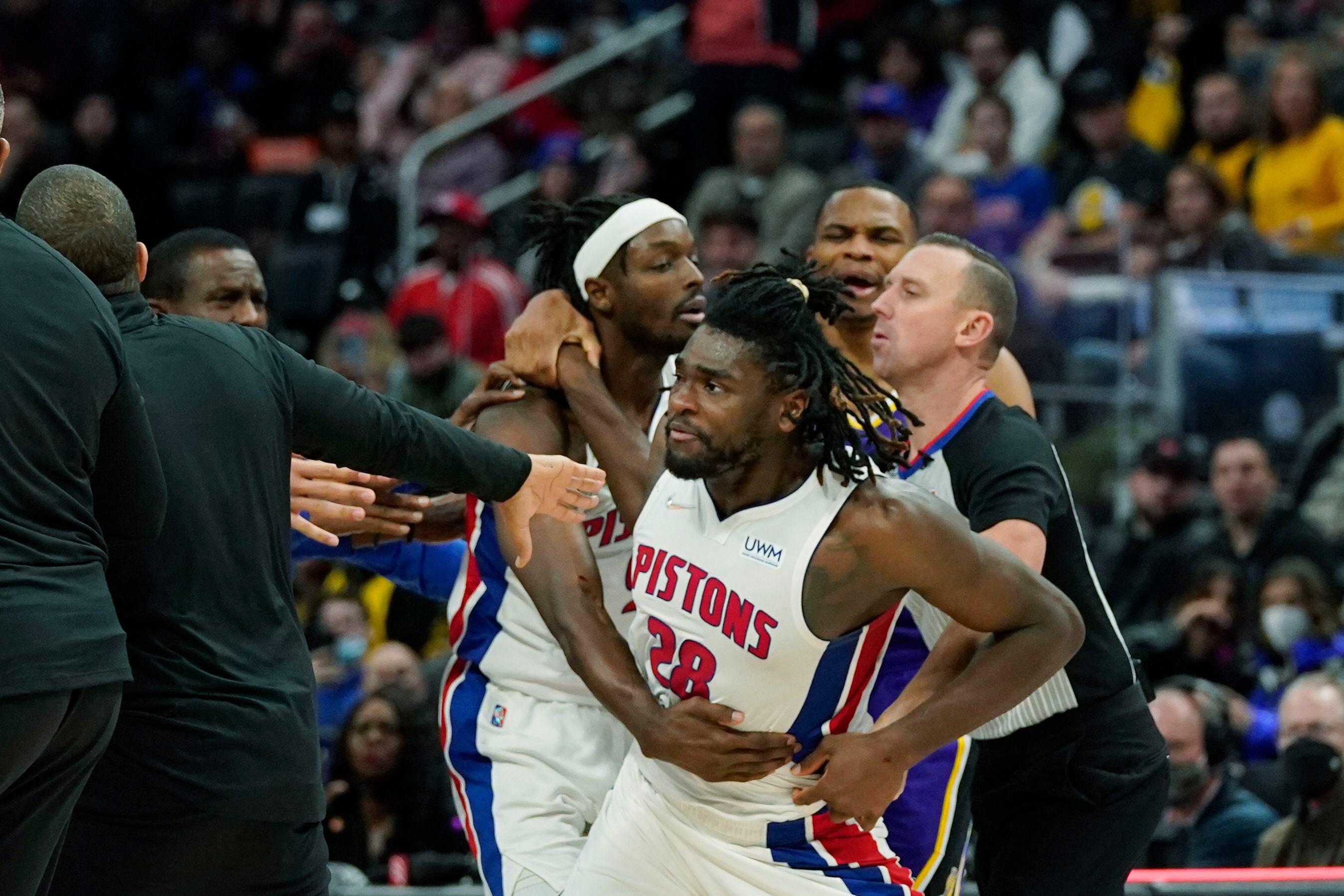 Same building, different script as Pistons fall to Lakers