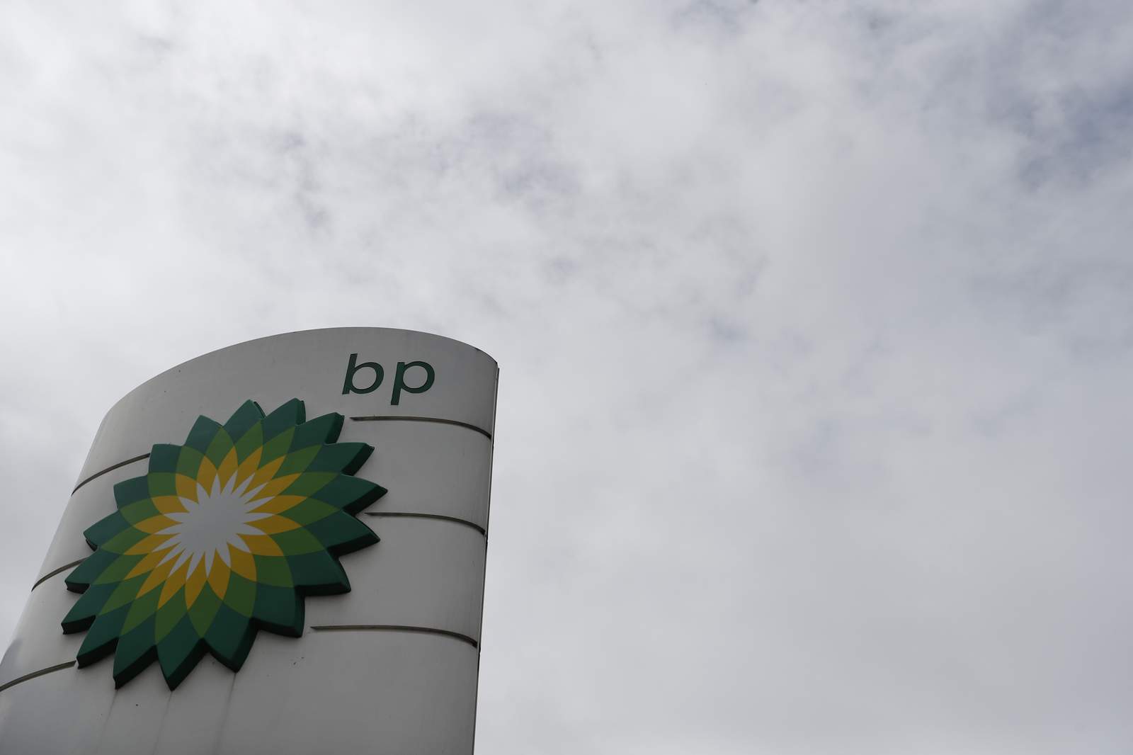 Hit by pandemic, oil giants Exxon, BP post huge 2020 losses