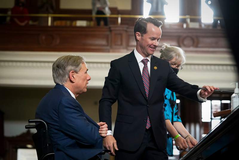 Gov. Greg Abbott, House Speaker Dade Phelan, ask Texas Supreme Court to overturn ruling blocking arrest of Democrats