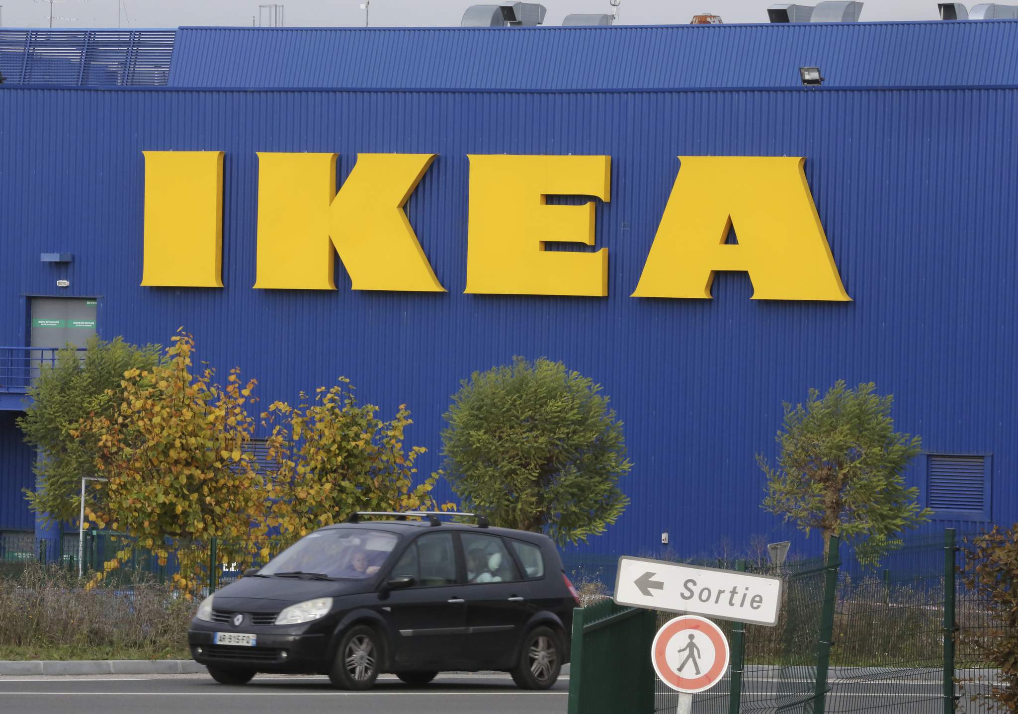 Ikea France on trial over claims it spied on staff, clients