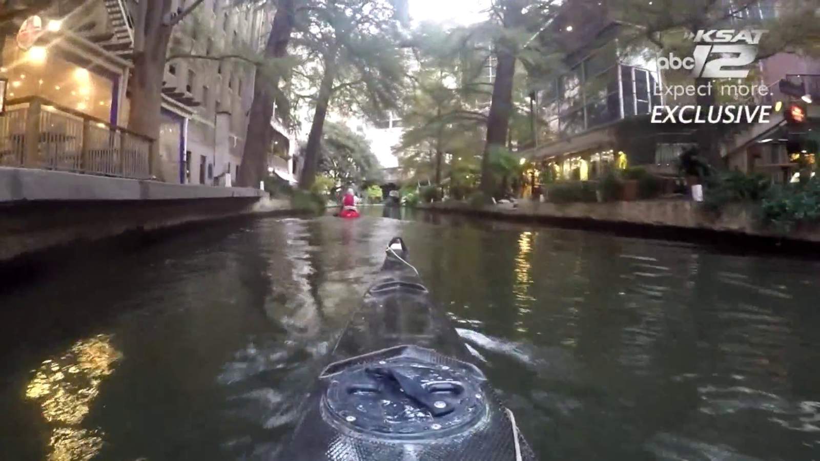 Kayak the San Antonio River Walk business district in 2 minutes with time-lapse video