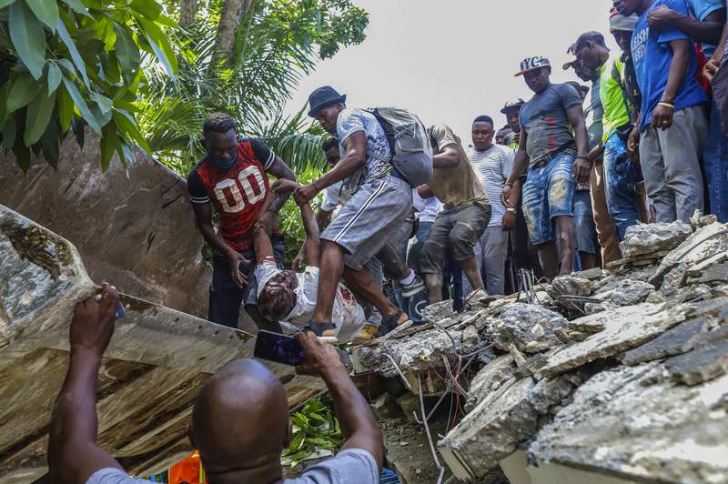 At least 304 dead, 1,800 hurt as 7.2 magnitude rocks Haiti