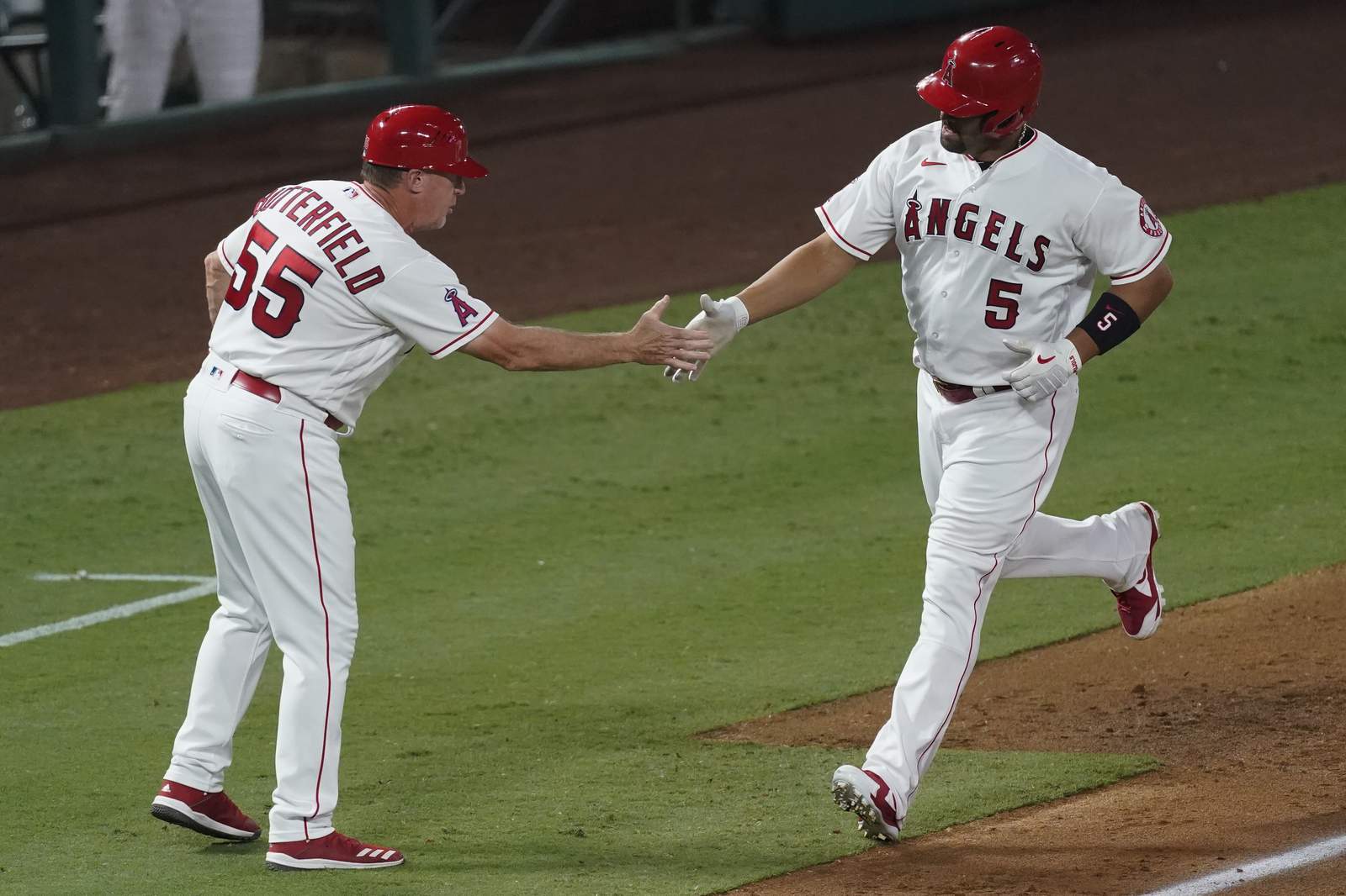 Pujols 2 HRs, passes Mays for 5th place, Angels beat Rangers