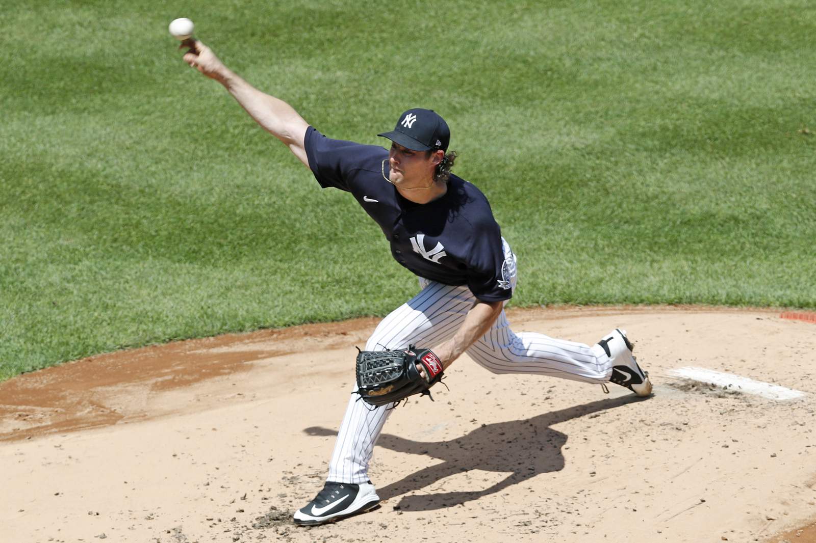 Gerrit Cole & recorded fans tune up for Yankees debuts