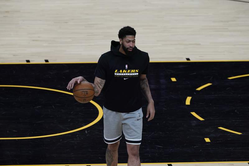 Anthony Davis back in Lakers' starting lineup for Game 6