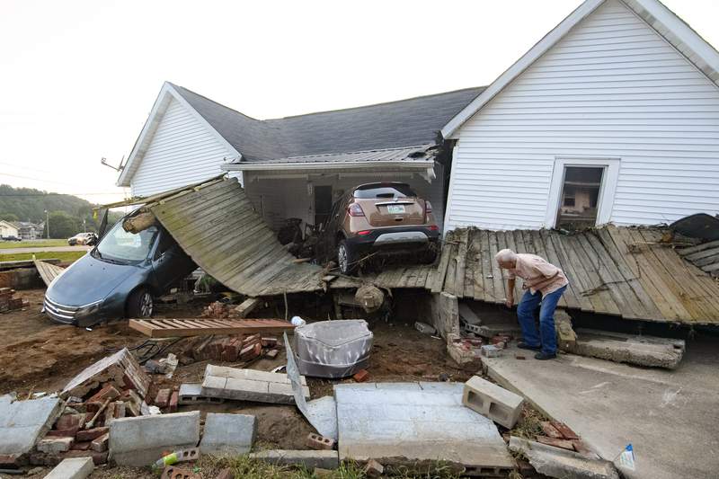 Crews scour debris for more victims after Tennessee floods