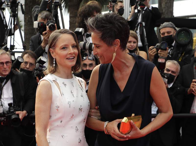 With fluent French, Jodie Foster at home again in Cannes
