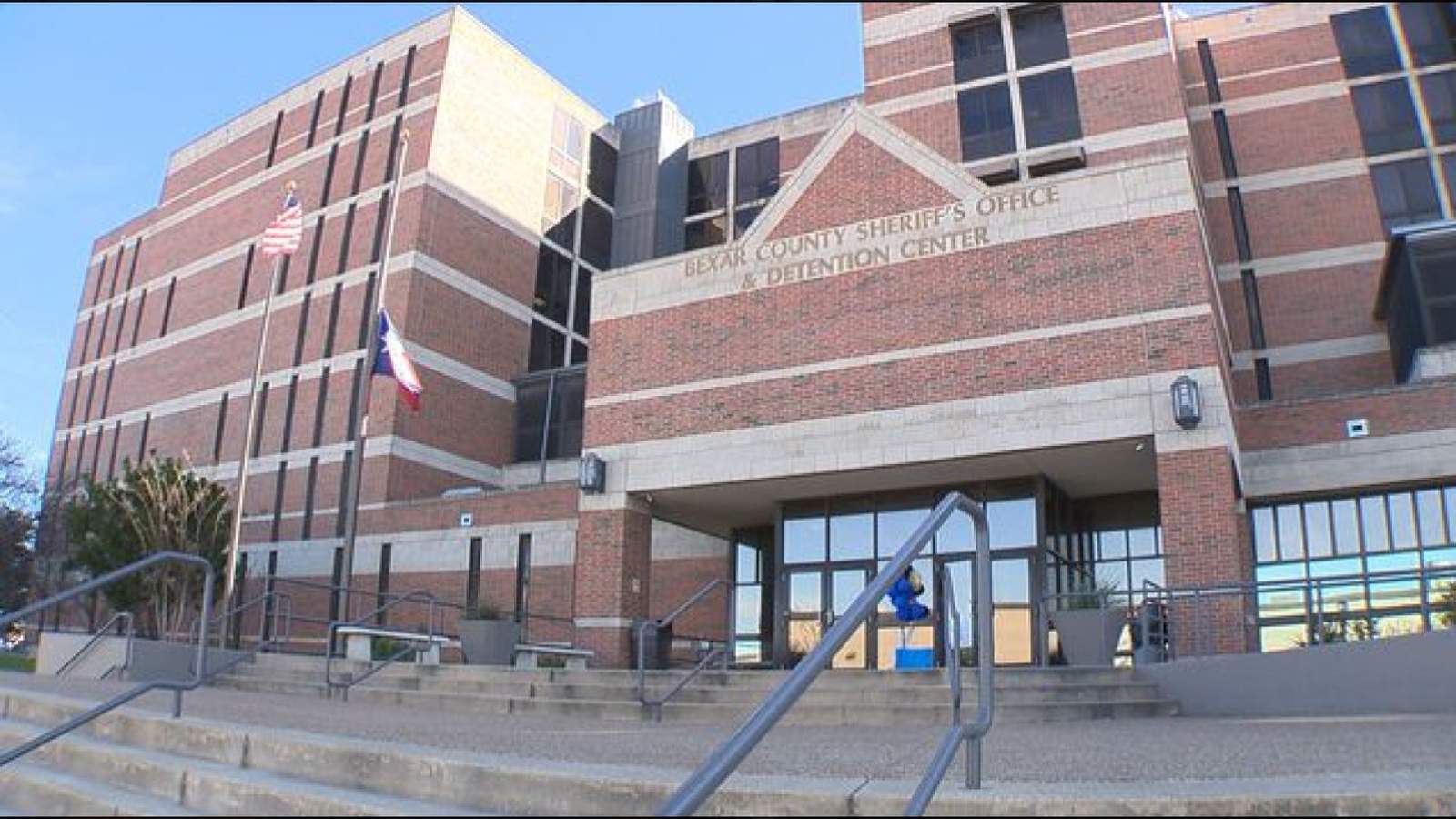 Bexar County jailer who tested positive for COVID-19 worked 1 day after feeling sick
