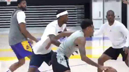 Watch Spurs Dejounte Murray Takes On Lebron Chris Paul Anthony Davis In Pickup Game The spurs lost dejounte murray to an acl tear but counting them out prior to the season would be foolish. spurs dejounte murray takes on lebron