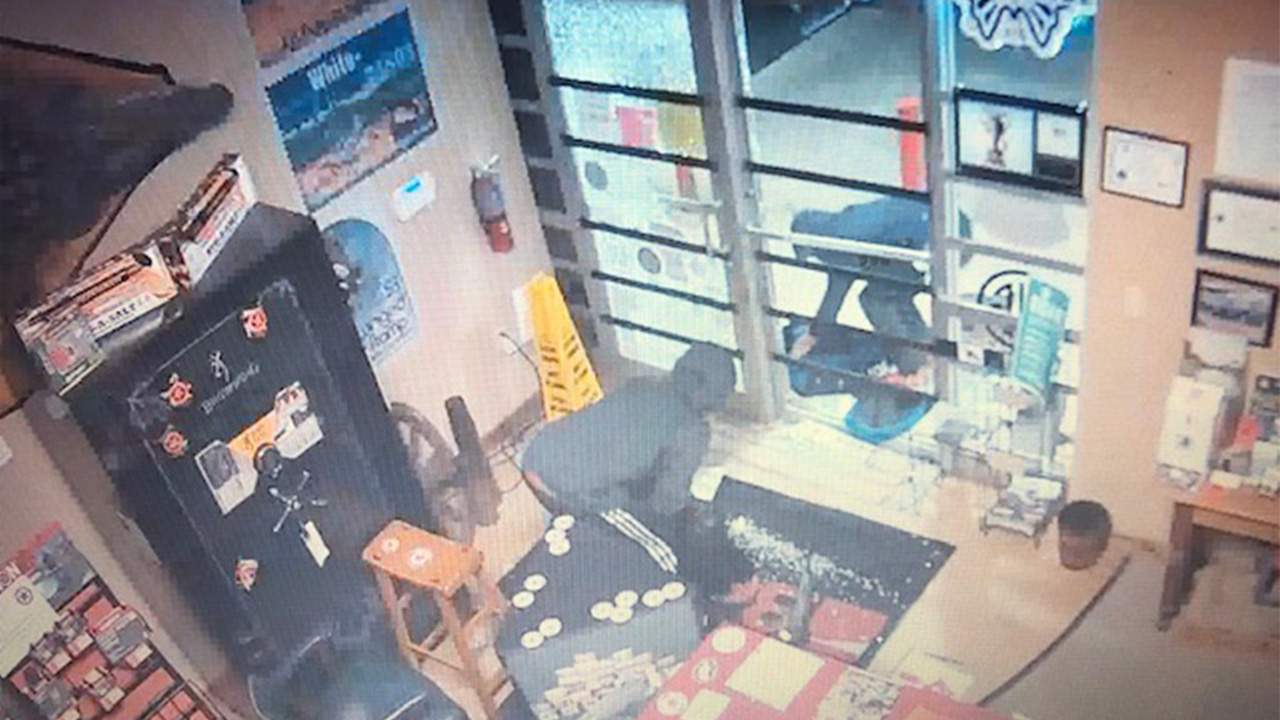 Cash reward offered after men stole 20 firearms from San Antonio gun store