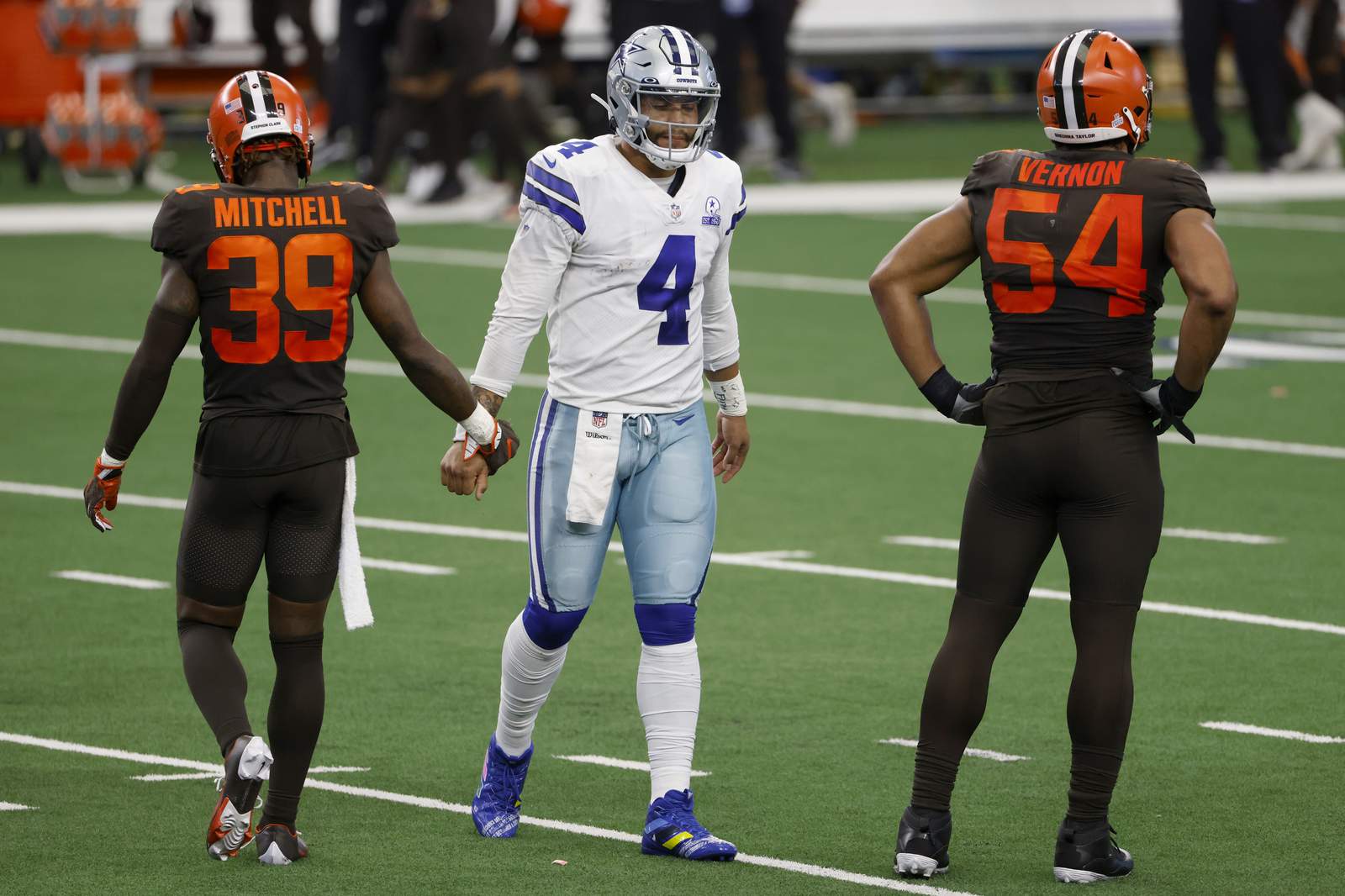 Cowboys try to stay course amid glaring defensive struggles